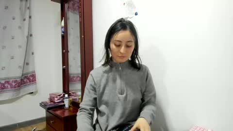 mia kaneee online show from 12-16-24, 10:13