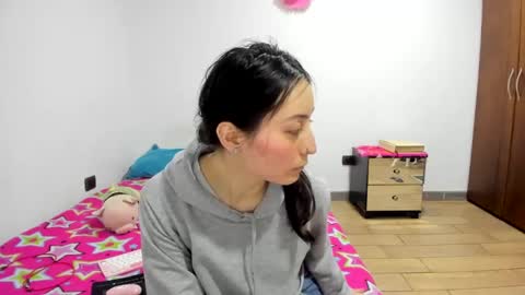 mia kaneee online show from 01-11-25, 04:06