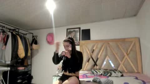 mia kaneee online show from 10-29-25, 08:21