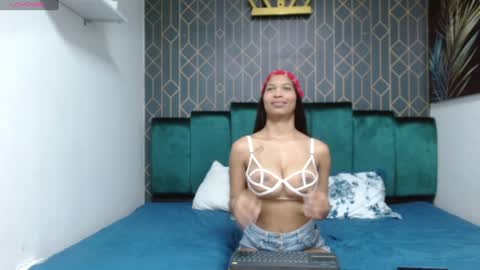 Snapshot of mia_kleim chatting on 12-13-24, 01:15 MIA KLEIM online show from 12-13-24, 01:15