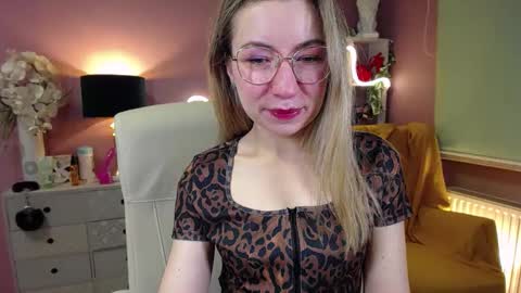 Mia online show from 12-12-24, 07:52