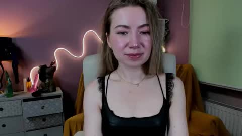 Mia online show from 09-10-25, 06:35