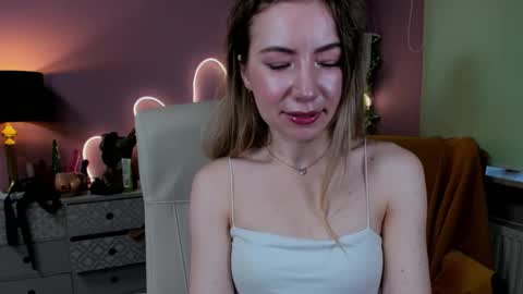 Mia online show from 10-10-25, 07:07