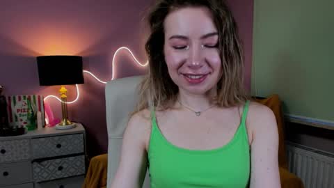 Mia online show from 11-19-25, 07:30