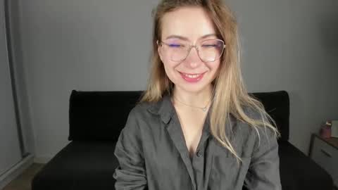 Mia online show from 12-21-25, 02:35