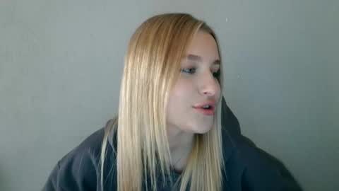 Mia online show from 09-18-25, 01:57