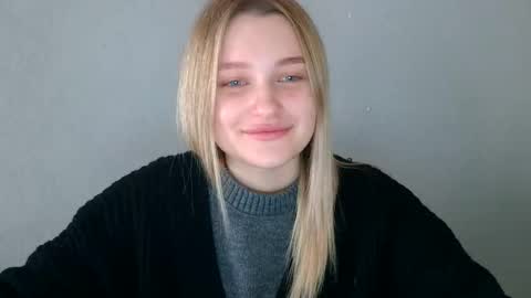 Mia online show from 10-05-25, 12:14