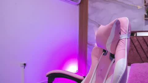 Snapshot of mia_naugthy4 chatting on 02-23-26, 07:33 mia_naugthy4 online show from 02-23-26, 07:33