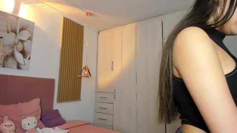 Mia Nevaeh - follow me online show from 10-18-25, 08:31
