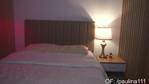 Snapshot of mia_paulina chatting on 10-31-25, 07:04 Instagram Nelyiramirez online show from 10-31-25, 07:04