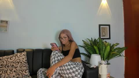 Snapshot of mia_petite72 chatting on 11-13-25, 10:30 mia_petite72 online show from 11-13-25, 10:30