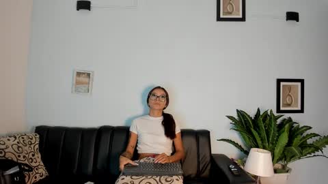 Snapshot of mia_petite72 chatting on 11-16-25, 10:26 mia_petite72 online show from 11-16-25, 10:26