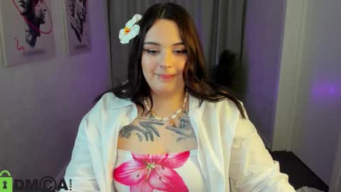 Mia online show from 10-07-25, 12:08