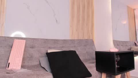 Mia online show from 12-10-24, 12:50