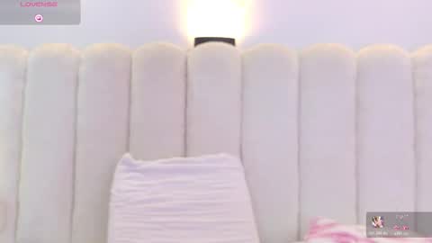 Mia online show from 11-19-25, 12:27