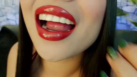 Mia online show from 12-19-25, 07:43