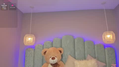 Mia online show from 11-29-25, 01:58