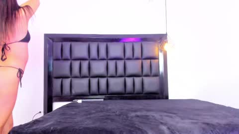 Mia sophiia online show from 09-24-25, 05:55