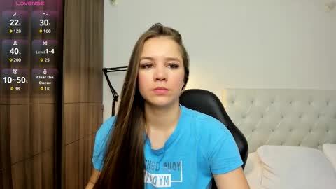 Snapshot of mia_speencer chatting on 11-19-25, 12:05 Mia online show from 11-19-25, 12:05