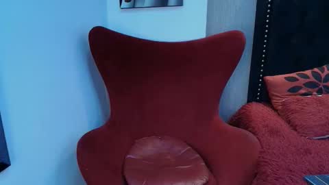 Mia online show from 12-16-25, 05:12