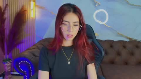Mia online show from 10-03-25, 01:41