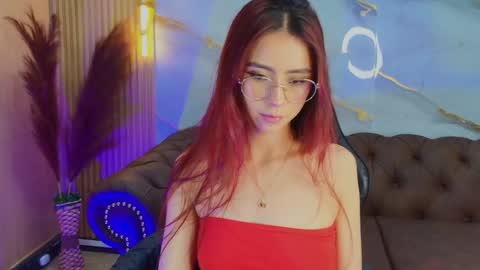 Mia online show from 10-04-25, 01:20