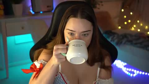 VixenMia online show from 02-11-25, 04:01