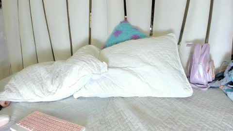 mia_vy online show from 12-18-25, 03:23