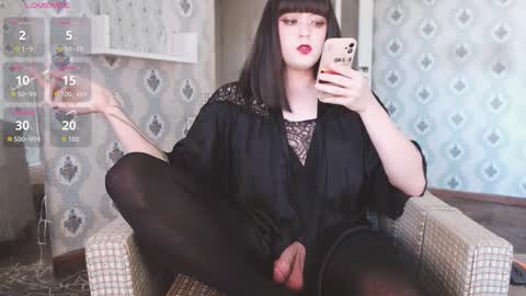 mia_wallase online show from 12-05-25, 08:12