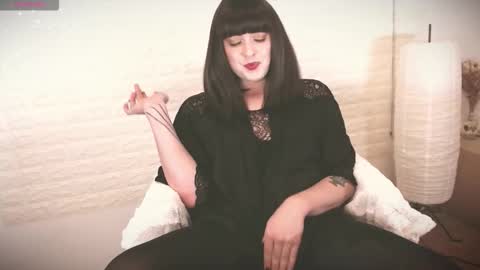 mia_wallase online show from 01-08-26, 07:43