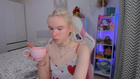 Mia online show from 02-10-26, 03:21