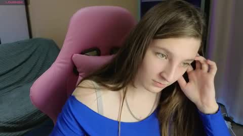 Mia online show from 11-30-25, 10:19