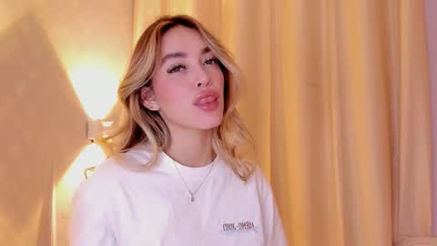 Snapshot of mia_white11 chatting on 02-13-26, 01:40 Mia White online show from 02-13-26, 01:40