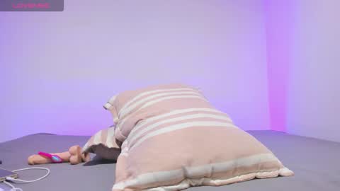 MIA INDEPENDENT MODEL  online show from 01-10-26, 12:23