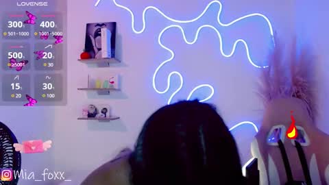 Mia online show from 03-08-25, 05:07