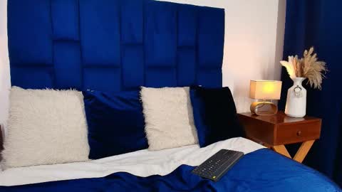 Snapshot of miaa_queen2 chatting on 10-14-25, 06:52 Mia online show from 10-14-25, 06:52