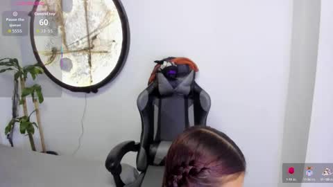 Mia online show from 10-04-25, 12:03