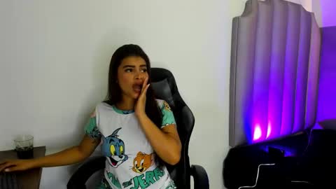 Mia online show from 10-19-25, 12:39