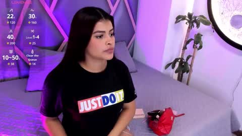 Mia online show from 11-15-25, 12:23