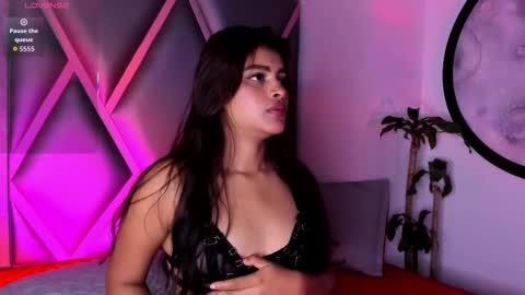 Mia online show from 11-17-25, 12:11