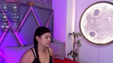 Mia online show from 11-20-25, 11:32