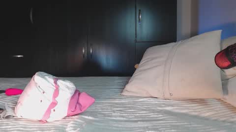 Mia  online show from 09-11-25, 10:43