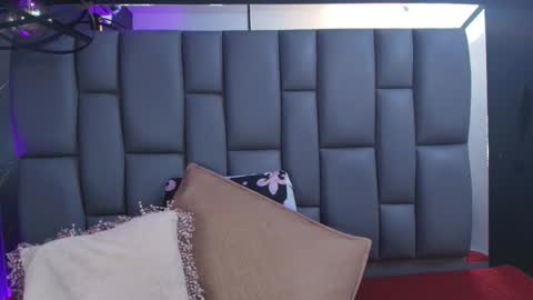 Mia online show from 11-08-25, 12:05