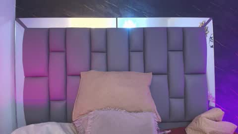 Mia online show from 02-25-26, 12:04