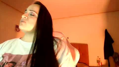 Snapshot of miaabrownn chatting on 09-15-25, 10:54 MIA online show from 09-15-25, 10:54