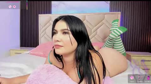 Miaa Farrel online show from 12-19-25, 07:43