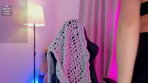 Mia online show from 10-28-25, 07:27