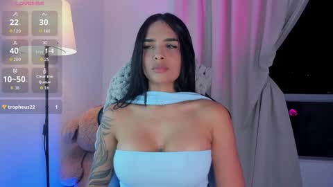 Mia online show from 11-06-25, 03:07