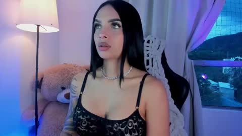 Mia online show from 11-08-25, 10:30