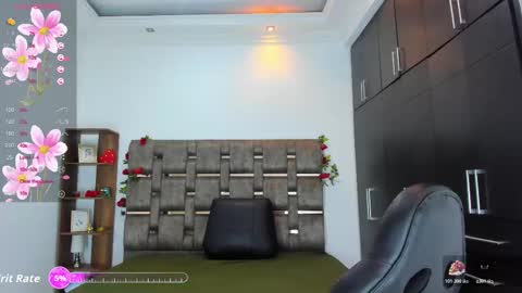 Snapshot of miaalove_ chatting on 10-24-25, 11:50 MIA LOVE online show from 10-24-25, 11:50